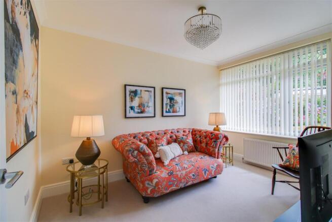 4 bed House for sale Image 8