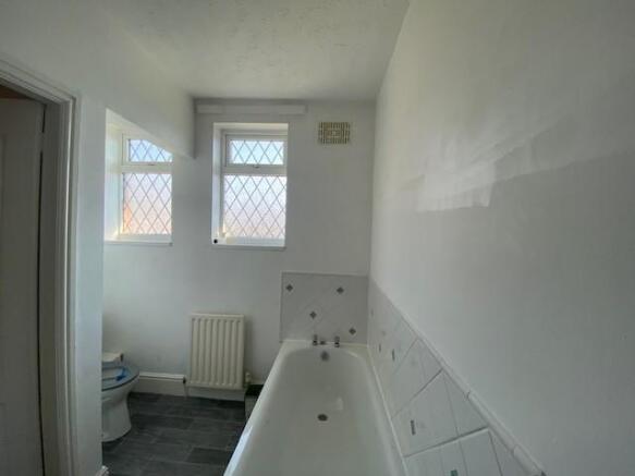 Bathroom 3.jpg