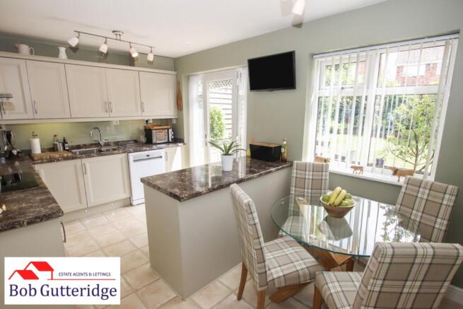 FITTED KITCHEN / BREAKFAST ROOM