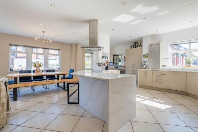 Kitchen/Dining Room