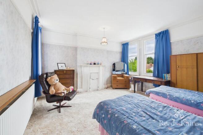 4 bed Semi-Detached for sale Image 12