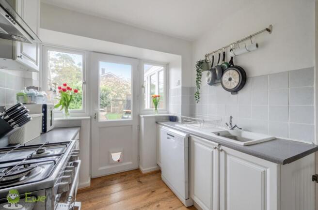 Wellington Crescent, Baughurst, Tadley, Hampshire, RG26 photo 4