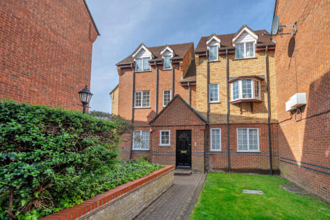 St Francis Court, Shefford, SG17