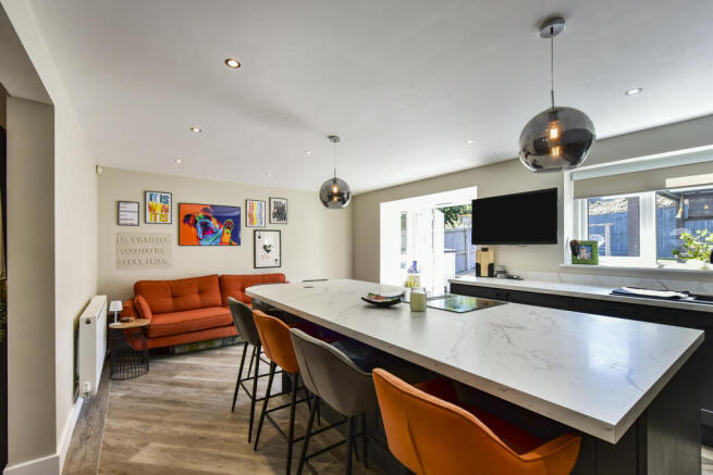 4 bed Detached for sale Image 7