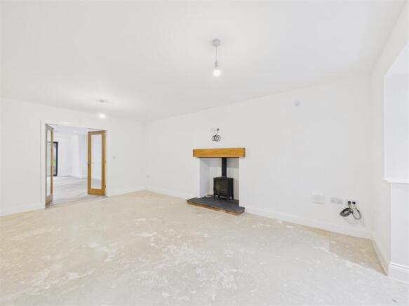 5 bed Detached for sale Image 8