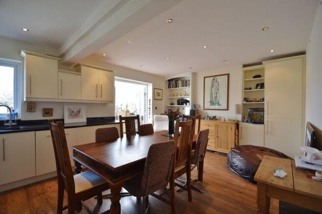 Kitchen/Dining...