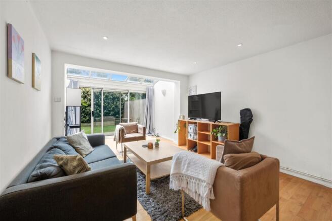 15 Holm Oak Close-10.jpg