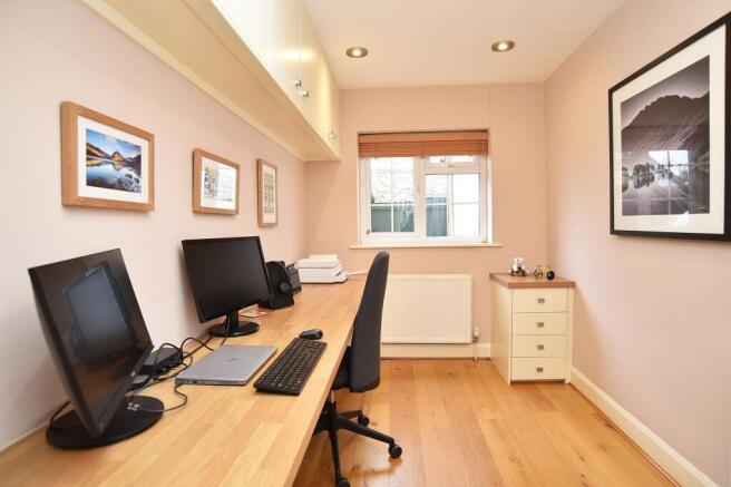 4 bed Detached for sale Image 6