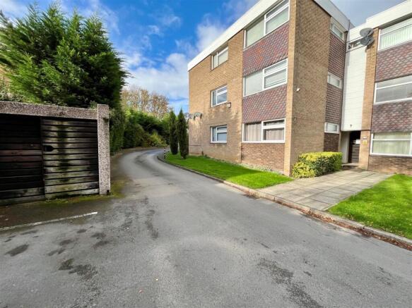 3 bed Flat for sale Image 12