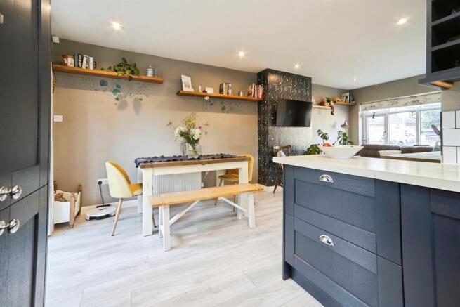 2 bed Semi-Detached for sale Image 5