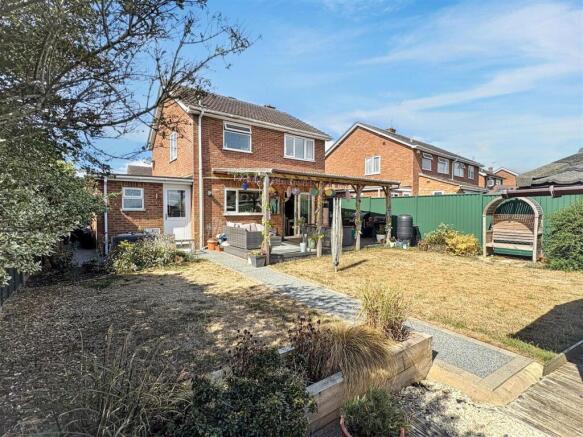 Redwood Close, Irchester, Wellingborough photo 4
