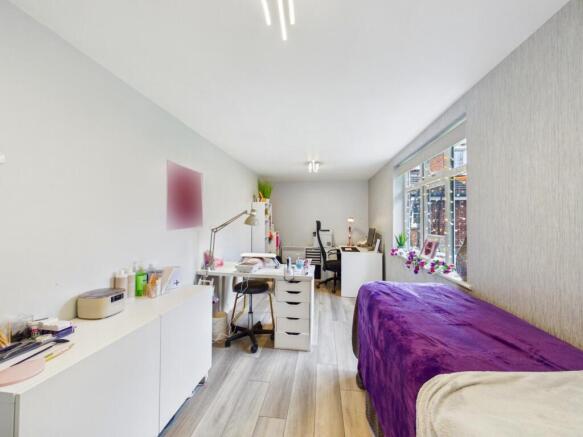 4 bed Detached for sale Image 3