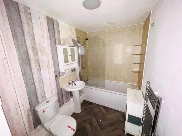 2 bed Flat for sale Image 7