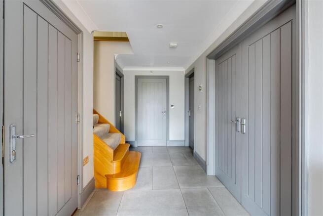 5 bed Detached for sale Image 8