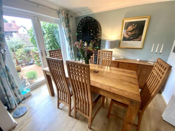 KITCHEN/DINING ROOM