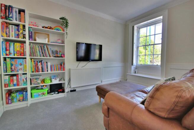 6 bed Town House for sale Image 10