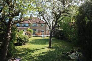 34, Kingscroft Road, Leatherhead KT22 7BU