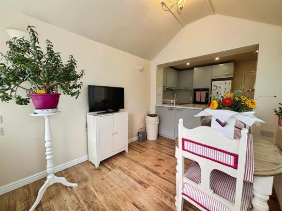 2 bed Semi-Detached for sale Image 4