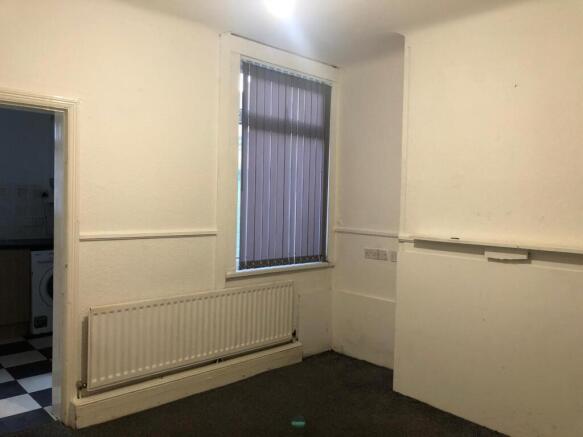 2 bed Terraced to rent Image 5