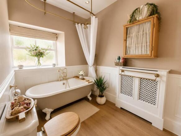 4 bed Detached for sale Image 11