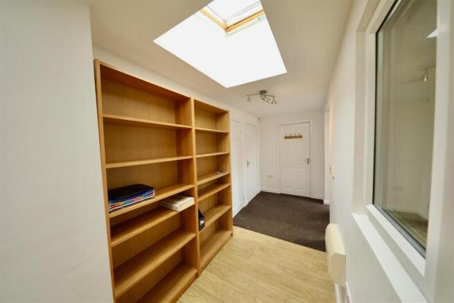 5 bed Detached for sale Image 8