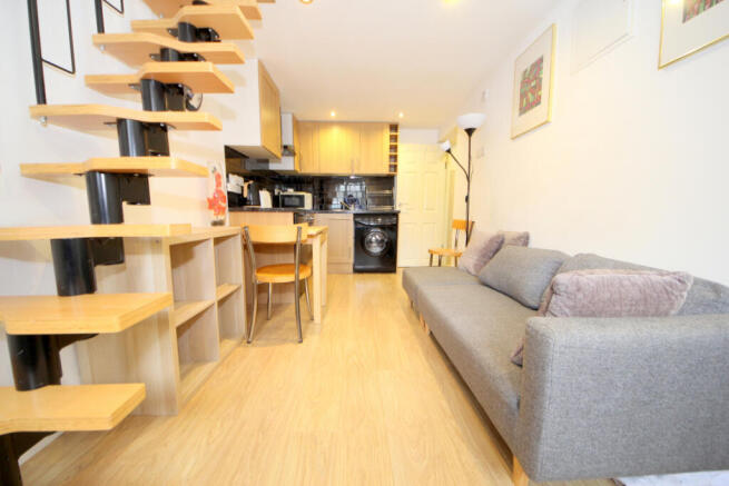 1 bedroom Maisonette for rent