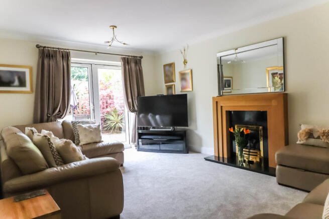 Family room 2.JPG