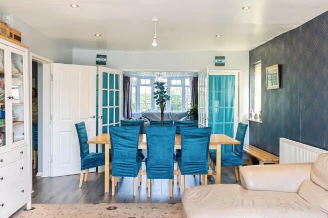 6 bed Detached for sale Image 12