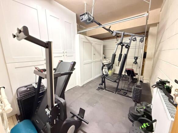 Semi-Detached for sale Image 11