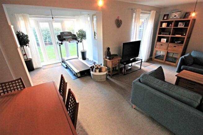 Lounge/Dining Room