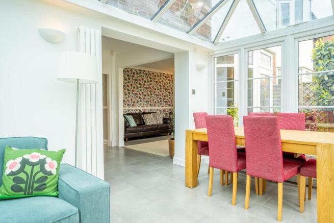 6 bed Semi-Detached for sale Image 8
