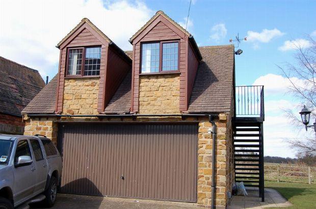 DETACHED DOUBLE GARAGE