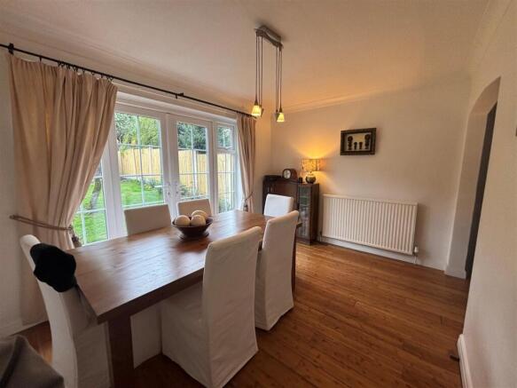 Dining room 2.jpg
