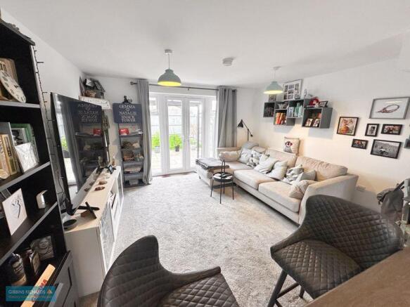 Sitting / Dining Area