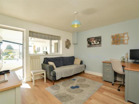 4 bed Detached for sale Image 9