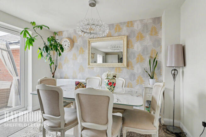 4 bed Detached to rent Image 7