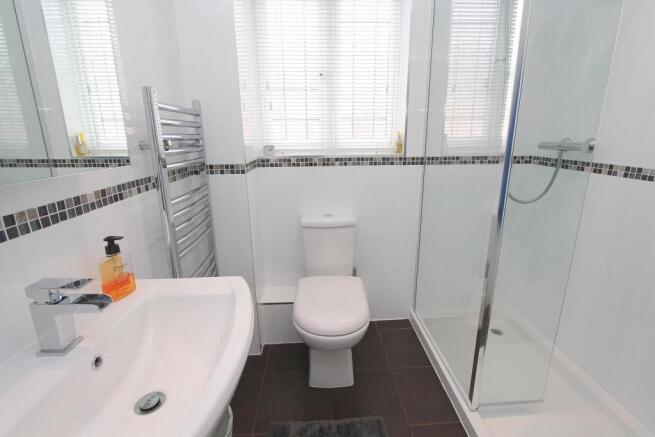 BED 1 ENSUITE.JPG