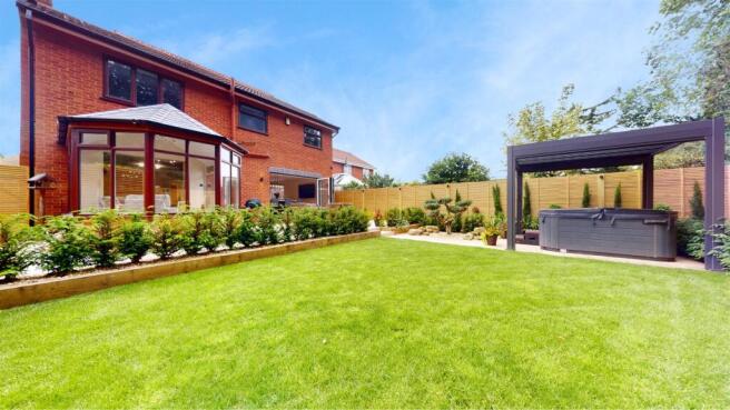 Lakeside Court Rear Garden