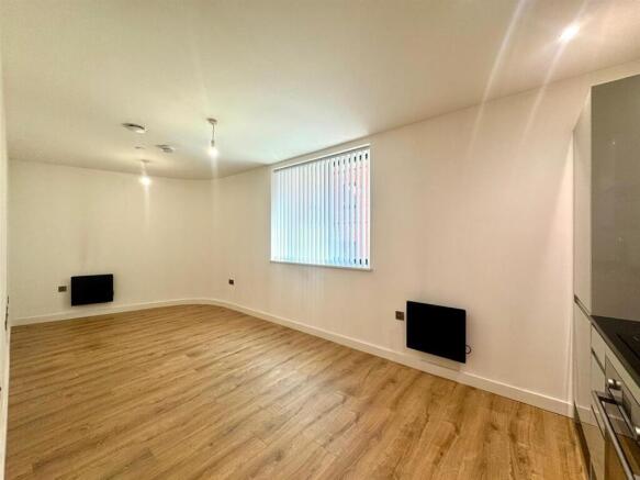 Living room pic 3.jpeg
