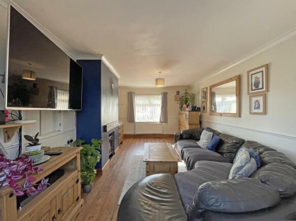 Inchkeith Road 29 Lounge 2.jpg
