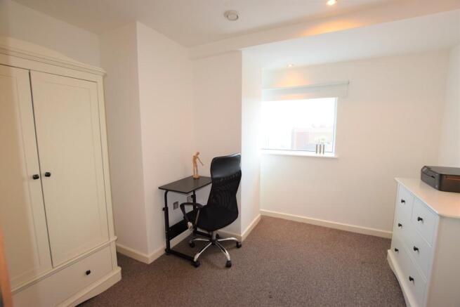 2 bed Apartment to rent Image 12