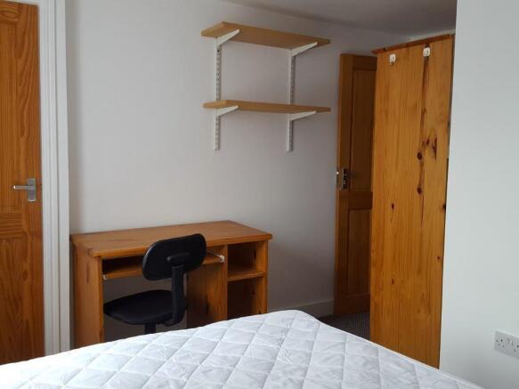 36 Broad St bed 3b.jpg