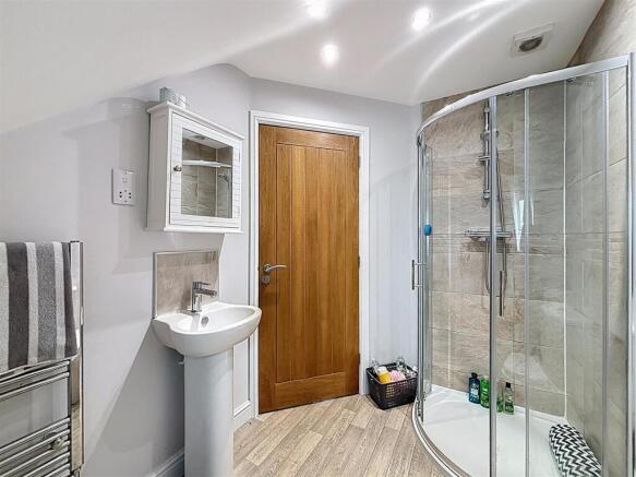 4 bed Semi-Detached for sale Image 9