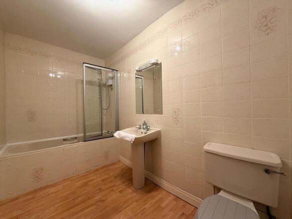 2 bed Flat for sale Image 10