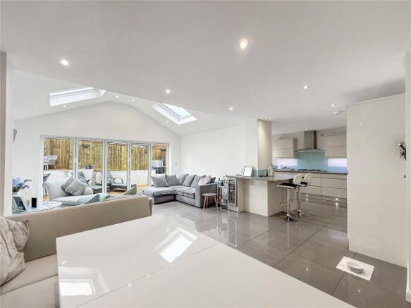 4 bed Detached for sale Image 2