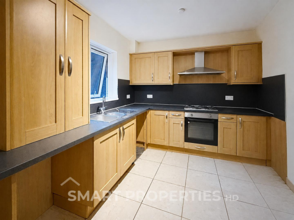 2 bed Terraced to rent Image 4