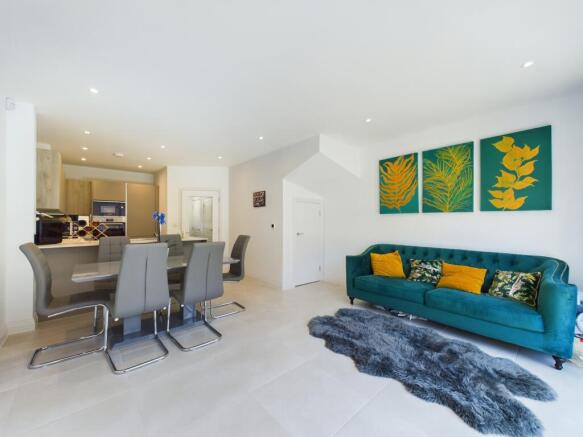 CAM02136G0-PR0018-STILL021