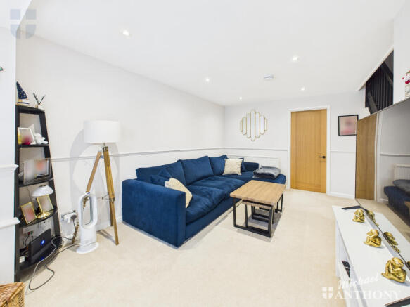 CAM03852G0-PR0516-STILL010