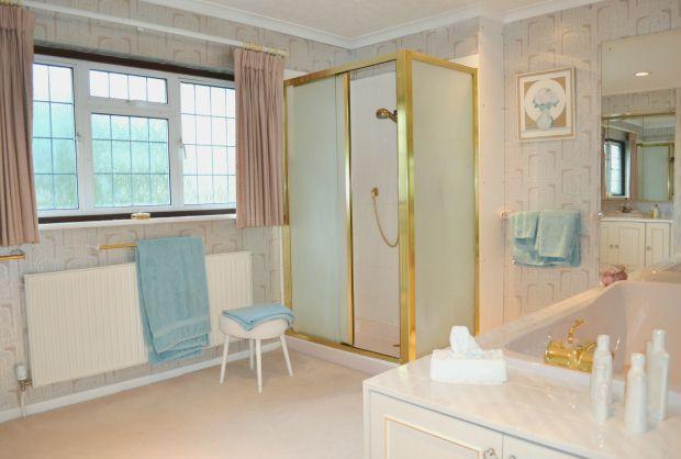 ENSUITE BATHROOM