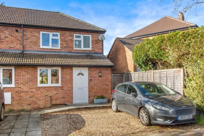 3-bed terraced on Quarrendon Road, Amersham, Buckinghamshire, HP7 9EF, £550,000